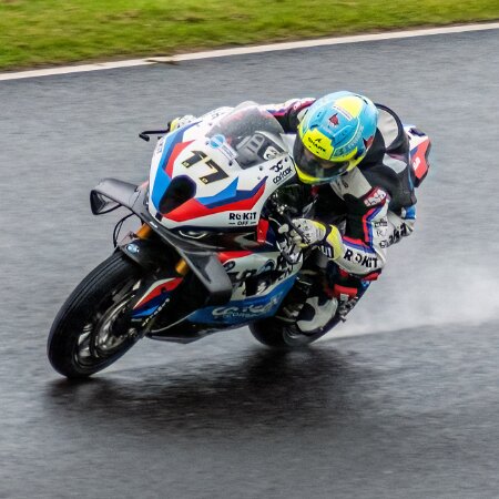 3-ZYN-British-Superbikes