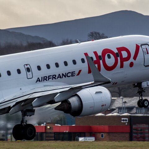 Air-France-F-HBLH-2015-12-23-2