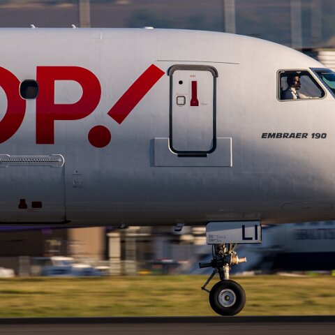 Air-France-F-HBLI-2015-10-01