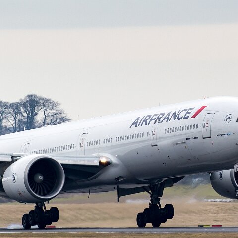 Air-France-F-GSQR-2016-03-11-1