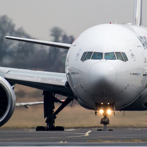 Air-France-F-GSQR-2016-03-11-4