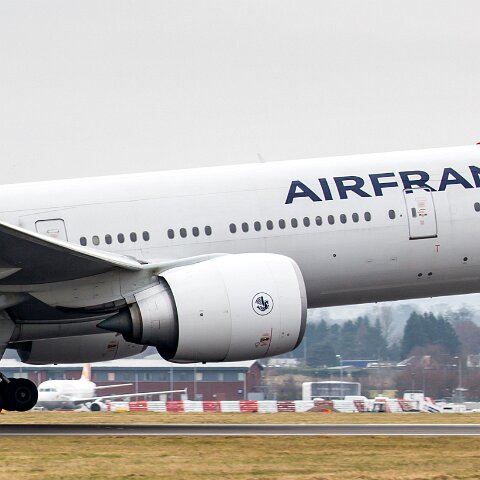 Air-France-F-GSQR-2016-03-11-8