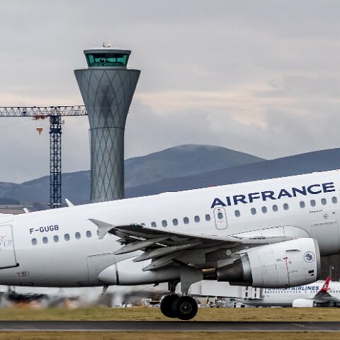 Air-France-F-GUGB-2017-12-23