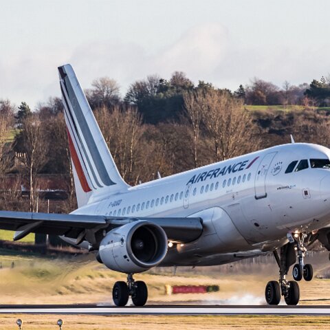 Air-France-F-GUGD-2017-11-27-2
