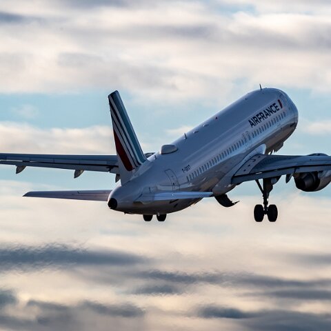 Air-France-F-GKXT-2019-12-13-1