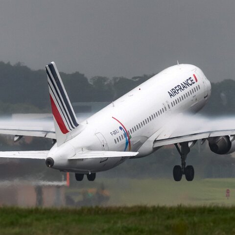 Air-France-F-GKXJ-2017-07-06-1