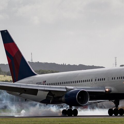 Delta-Airlines-N172DN-2016-08-07-2