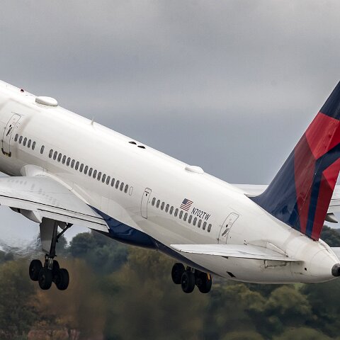 Delta-Airlines-N702TW-2017-09-17-1