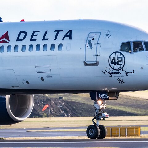 Delta-Airlines-N709TW-2017-11-27-1