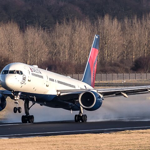 Delta-Airlines-N709TW-2017-12-28-1