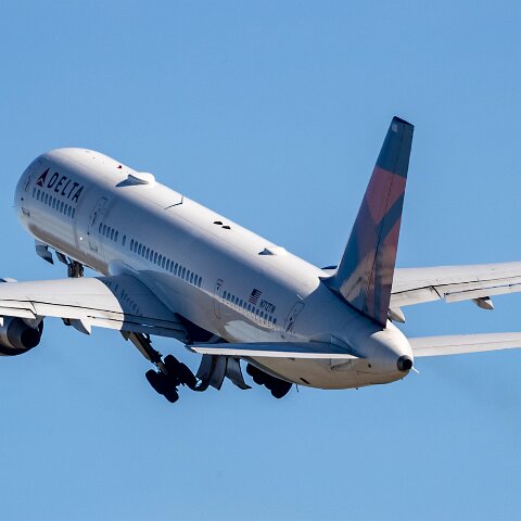Delta-Airlines-N712TW-2017-03-27-1
