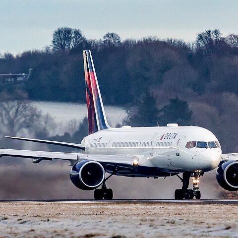 Delta-Airlines-N712TW-2017-12-11-1
