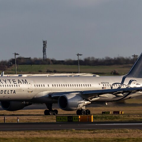 Delta-Airlines-N705TW-2018-12-07