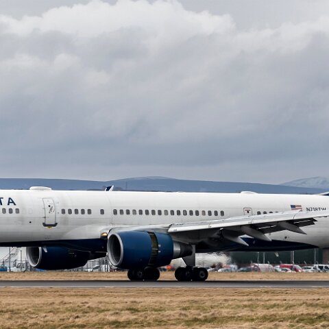 Delta-Airlines-N718TW-2018-04-02