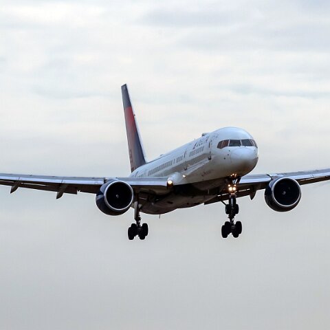 Delta-Airlines-N721TW-2018-04-09-2