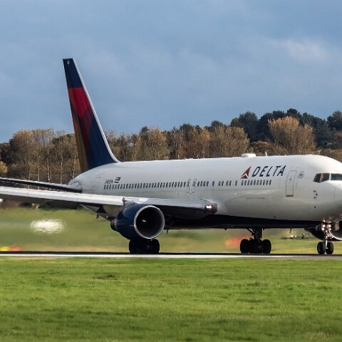 Delta-Airlines-N181DN-2022-10-24-1