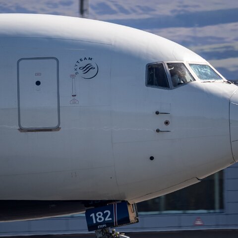 Delta-Airlines-N182DN-2023-03-27-1