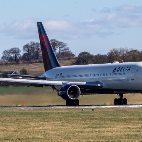 Delta-Airlines-N182DN-2023-03-27