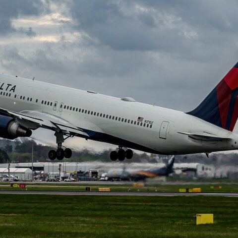 Delta-Airlines-N171DZ-2025-04-19-3