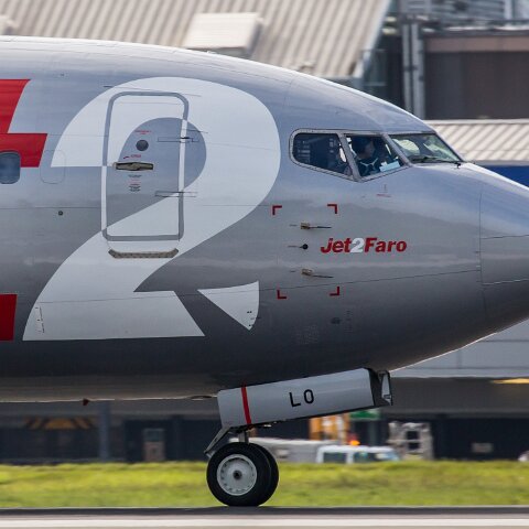 Jet2-G-CELO-2015-06-08-1