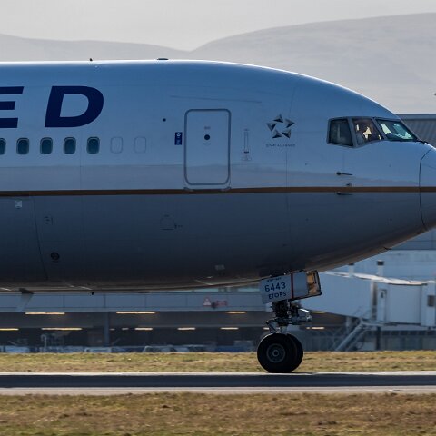 United-Airlines-N643UA-2020-03-20-12