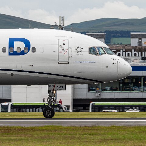 United-Airlines-N12109-2026-07-01-5