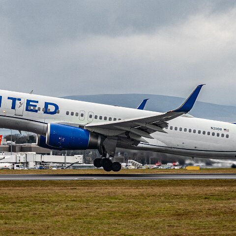 United-Airlines-N21108-2026-01-26-5