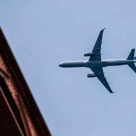 United-Airlines-Forth Bridge-2026-06-15-1
