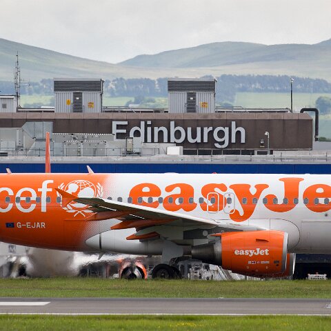 easyJet-G-EJAR-2015-06-22-1