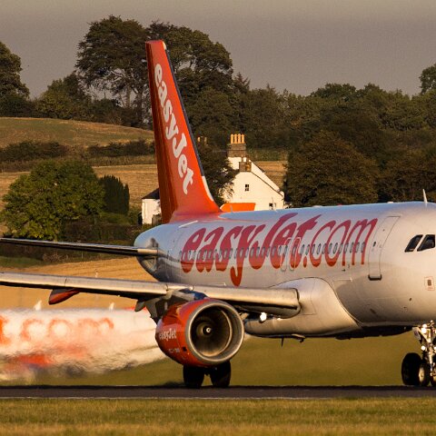 easyJet-G-EZAA-2015-10-01-2