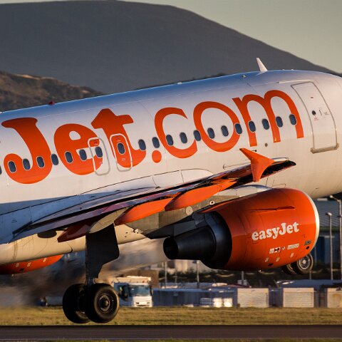 easyJet-G-EZAA-2015-10-01-3
