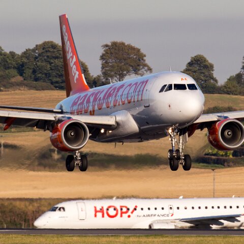easyJet-G-EZAA-2015-10-01