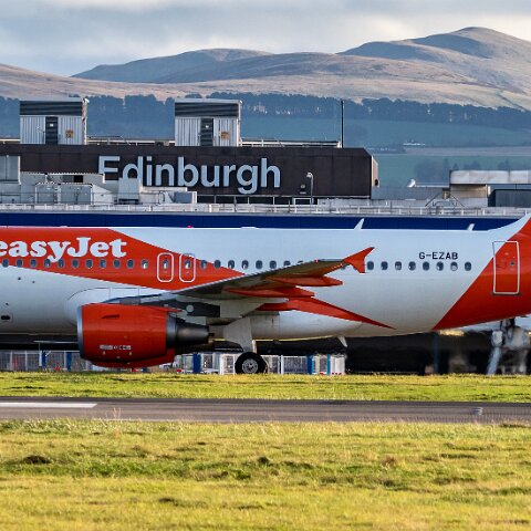 easyJet-G-EZAB-2021-11-15