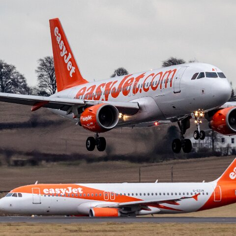easyJet-G-EZAT-2020-01-13-1