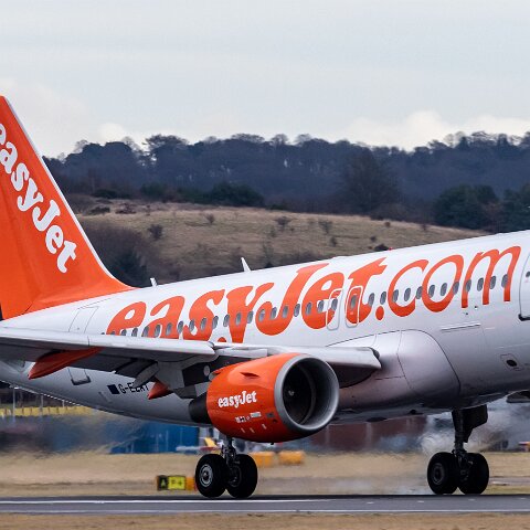 easyJet-G-EZAT-2020-01-13-2