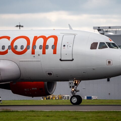 easyJet-G-EZAT-2021-07-08-1