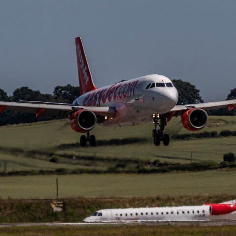 easyJet-G-EZAT-2021-07-15-1