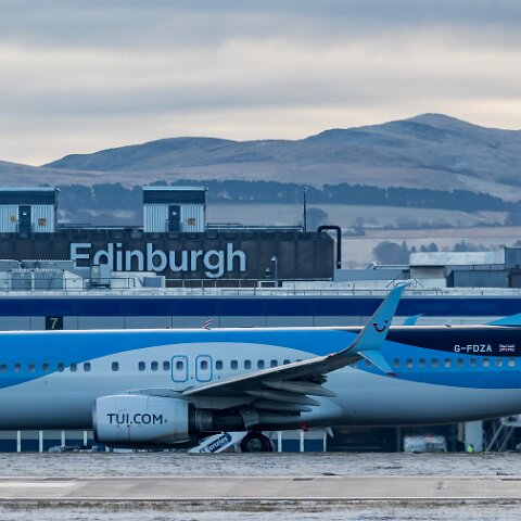 TUI-Airways-G-FDZA-2017-12-11