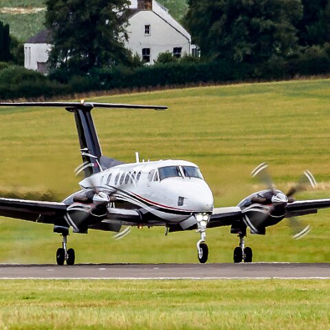 Beechcraft-G-CDZT-200-Super-King-Air-1