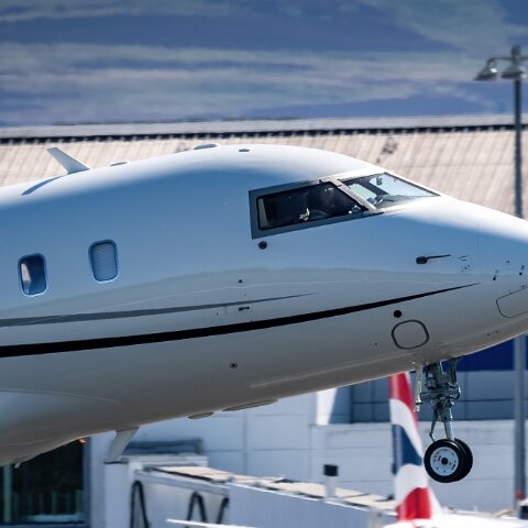 Bombardier-2-TRVL-Challenger-650-3