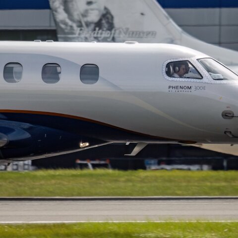 Embraer-2-EMBR-Phenom-300-12