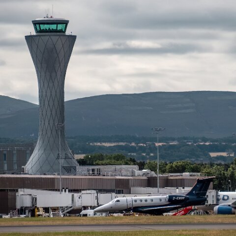 Embraer-2-EMBR-Phenom-300-2