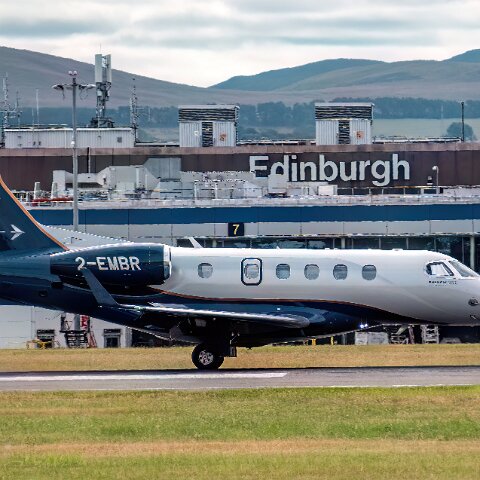 Embraer-2-EMBR-Phenom-300-4