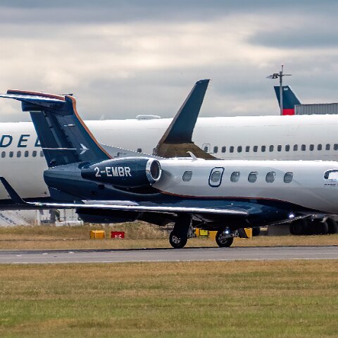 Embraer-2-EMBR-Phenom-300-5