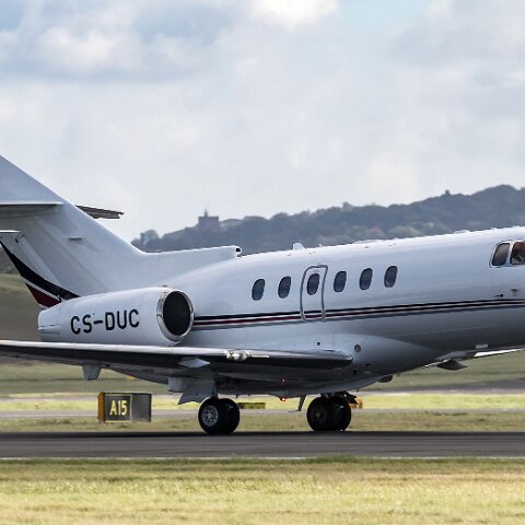 Hawker-CS-DUC-750-2
