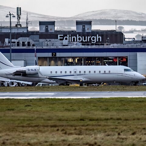 Mitsubishi-D-ALIK-Challenger-850-1