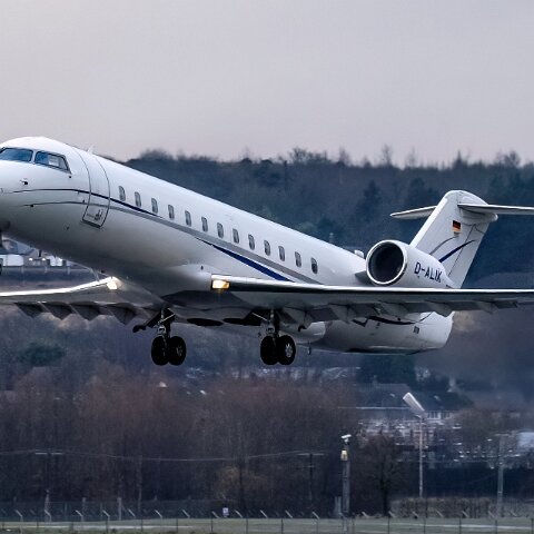 Mitsubishi-D-ALIK-Challenger-850-3