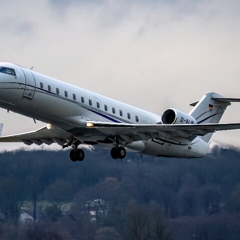 Mitsubishi-D-ALIK-Challenger-850-4