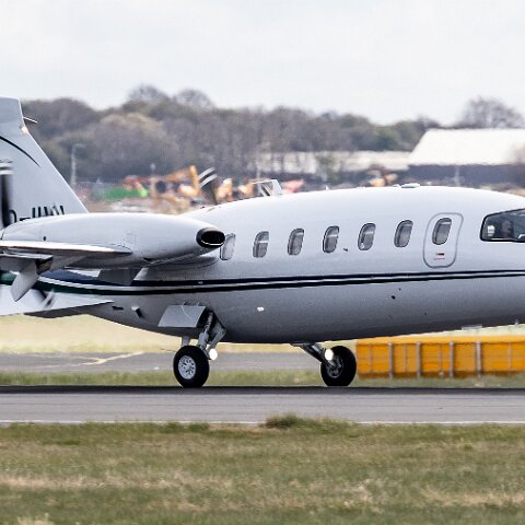 Piaggio-D-IIVA-P180-Avanti-4