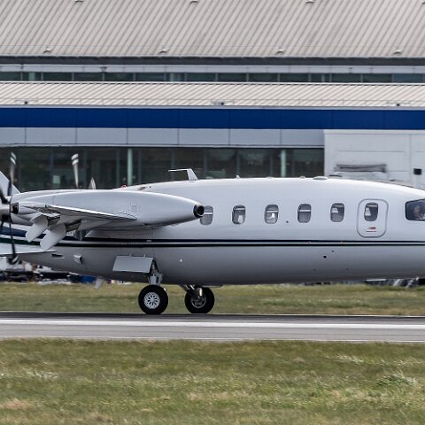 Piaggio-D-IIVA-P180-Avanti-6